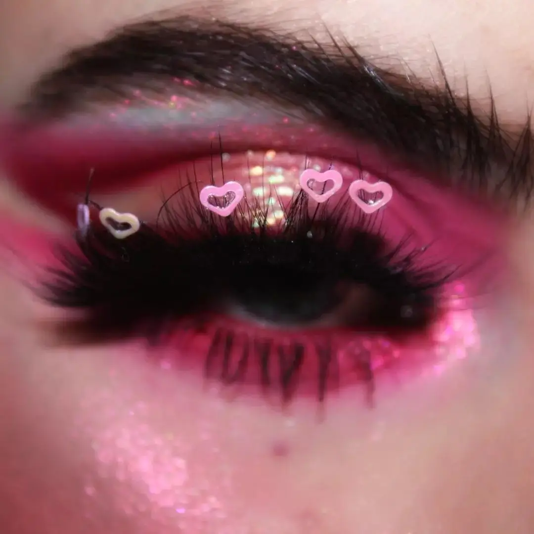 keep false lashes