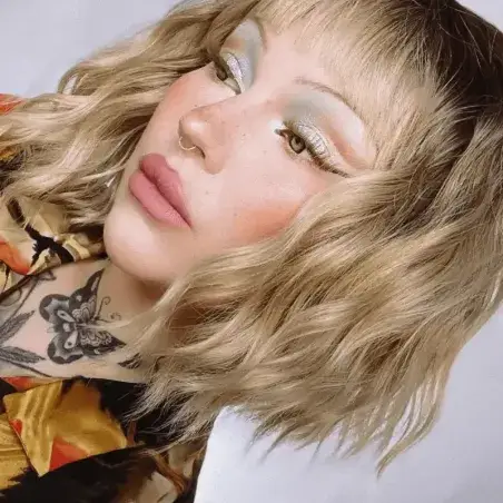 Vanilla Latte Blonde Wavy Bob Wig | Synthetic with Bangs - Appearanz