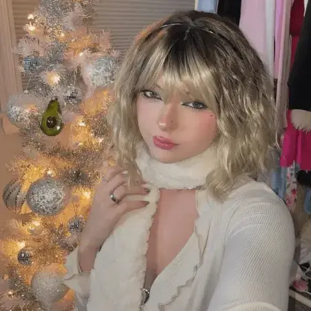 Vanilla Latte Blonde Wavy Bob Wig | Synthetic with Bangs - Appearanz