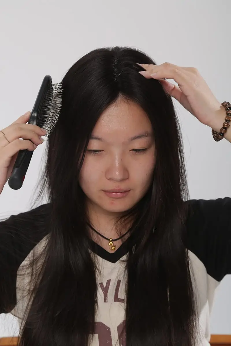 Blend the Hair with your hair topper