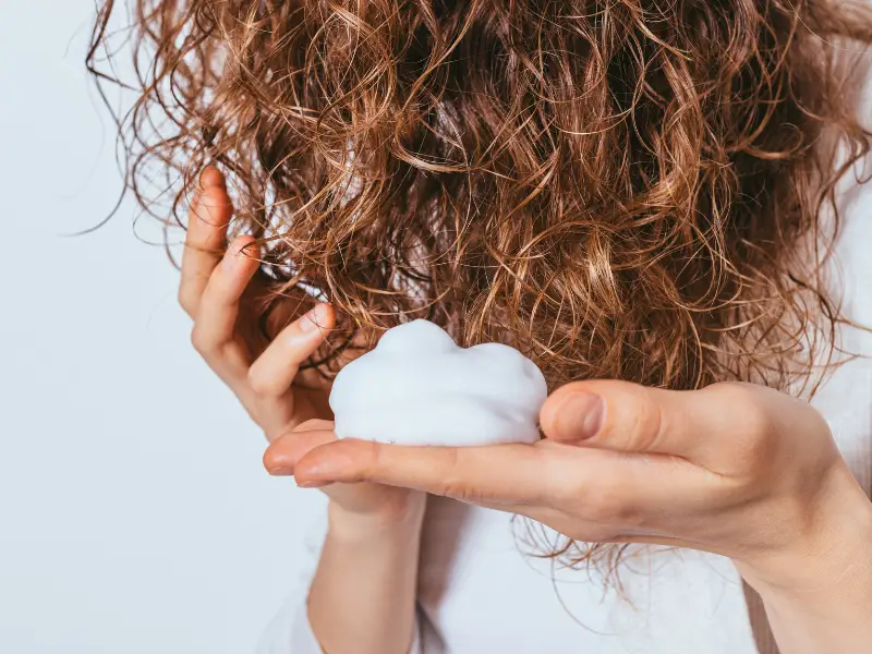 Volumizing Mousse for Lightweight Lift