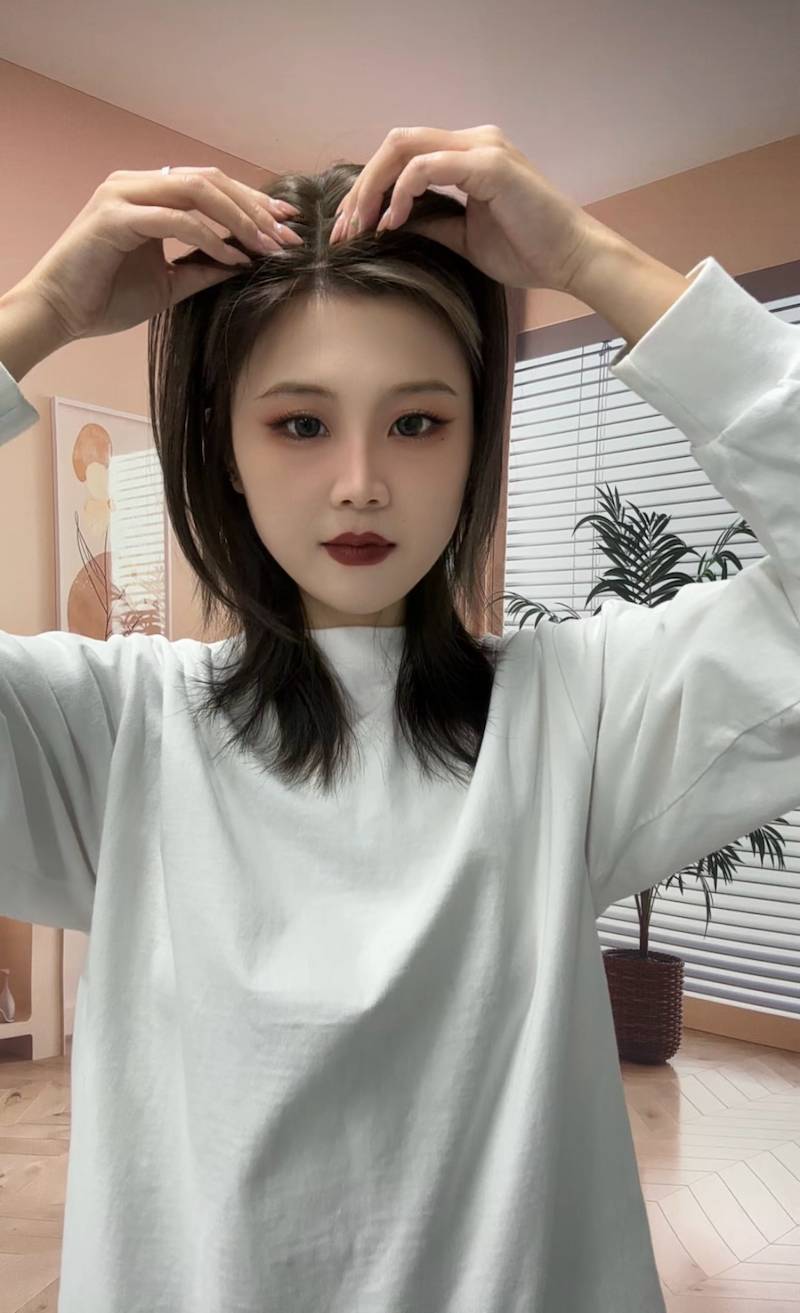 hide the hairline of a hair topper